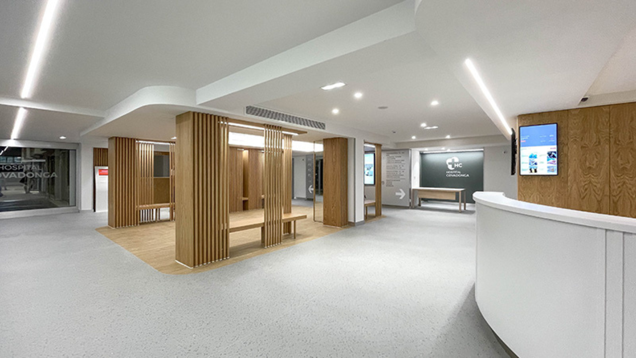 recepción hospital covadonga gijón con sanitas
